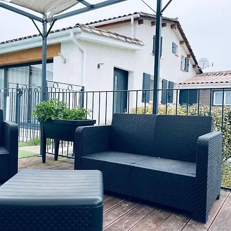 Vakantiehuis De Spacieuse Au Calme Piscine Privee