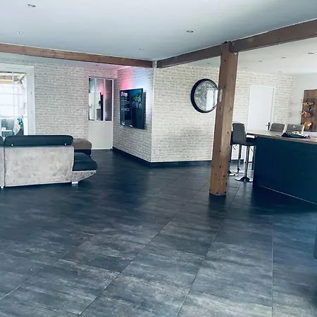 Vakantiehuis De Spacieuse Au Calme Piscine Privee